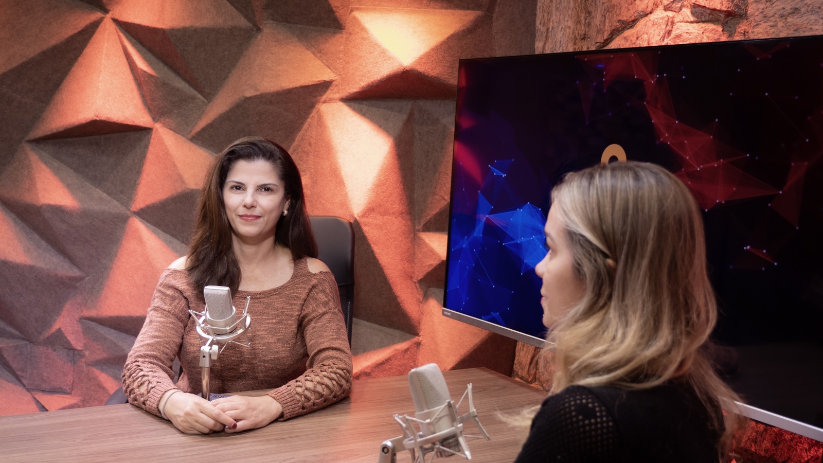 Como começar um podcast empresarial sem cometer os erros que afundam 80% dos projetos